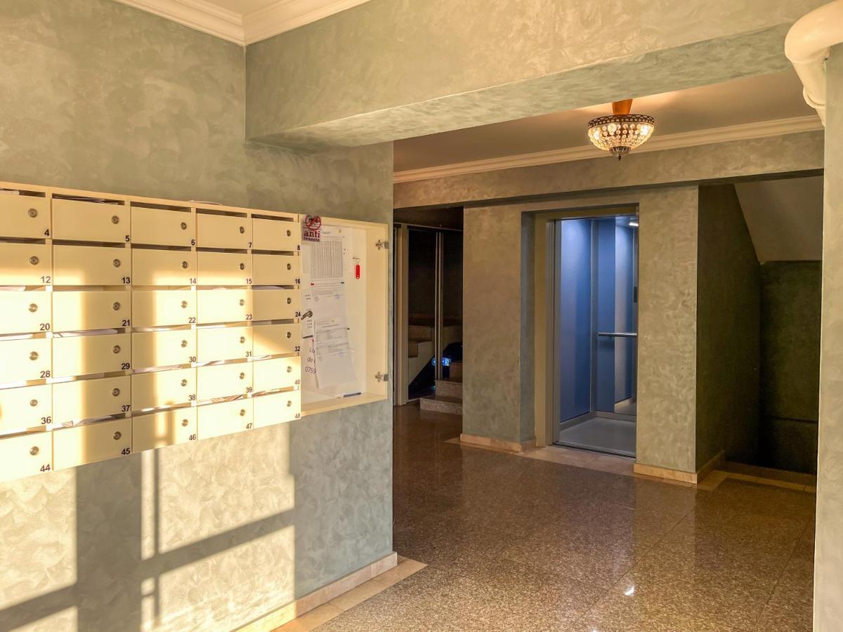 Uniquemoments Airport Apartment & Secure Parking & Airport Shuttle ヤシ エクステリア 写真